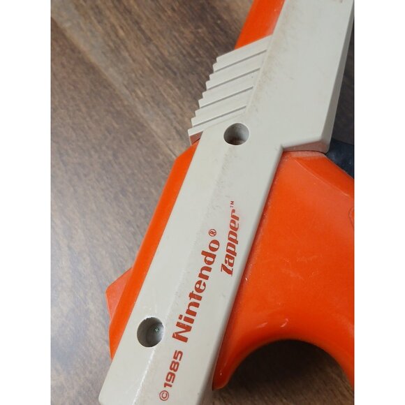 Nintendo NES Zapper Gun NES-005 Orange OEM - Tested & Working - Picture 4 of 7